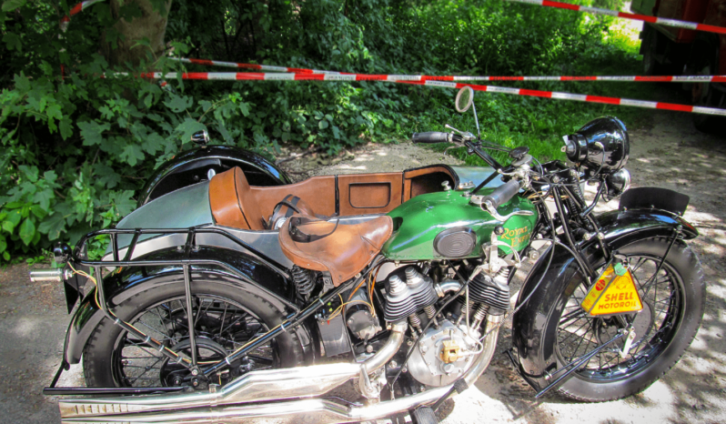 
								1929 Royal Enfield plné									