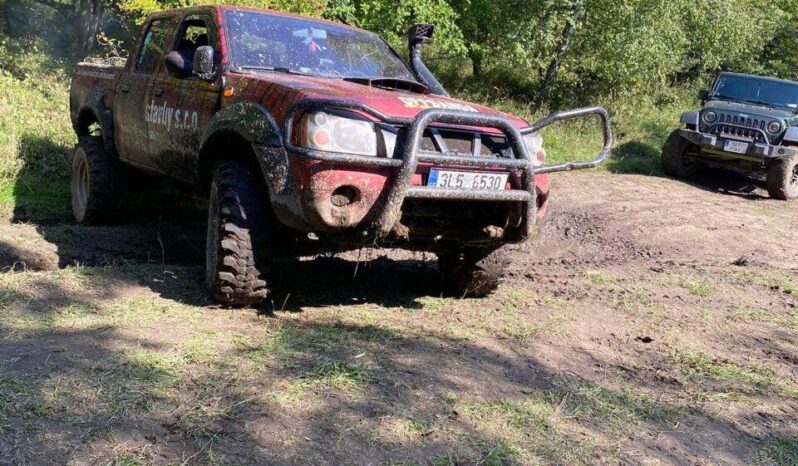 
								2002 Nissan Navara plné									