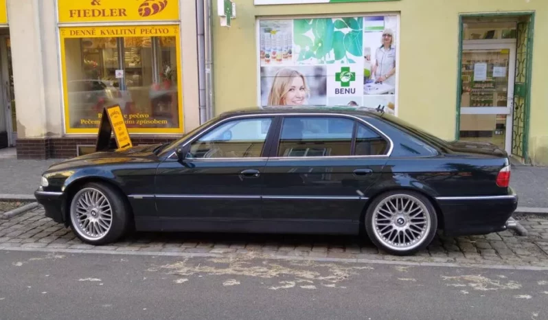 
								2000 BMW E38 plné									