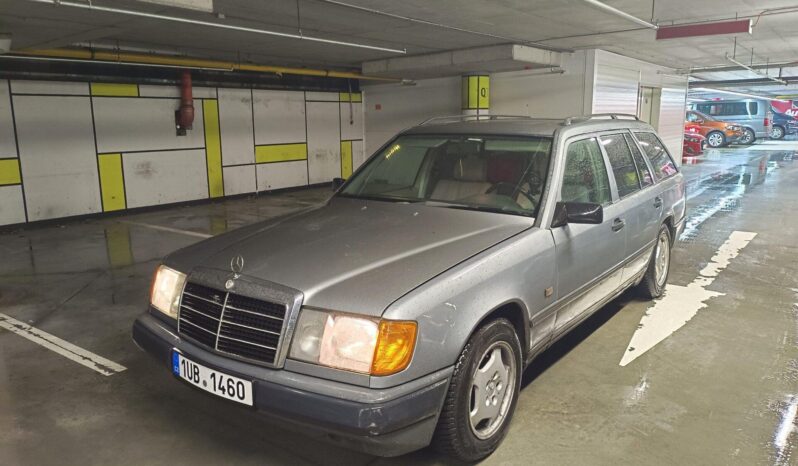 
								1988 Mercedes W124 plné									