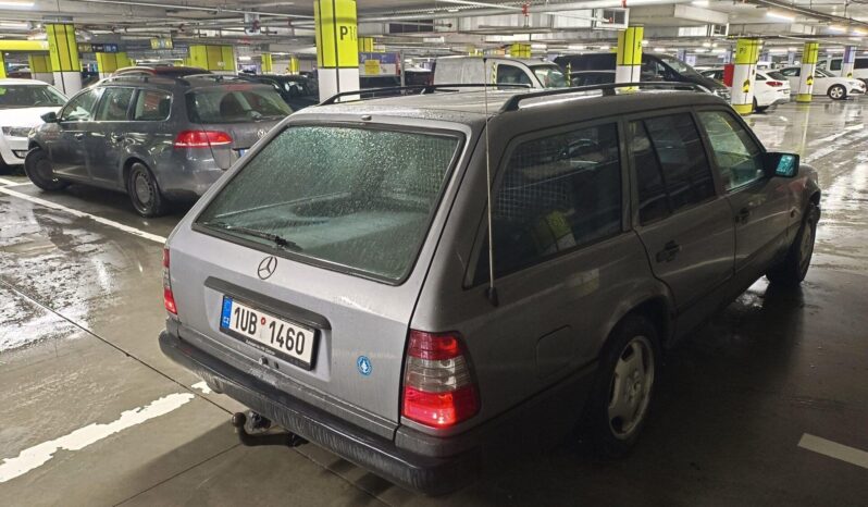 
								1988 Mercedes W124 plné									