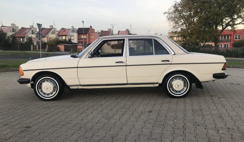 
								1977 Mercedes Benz w123 plné									