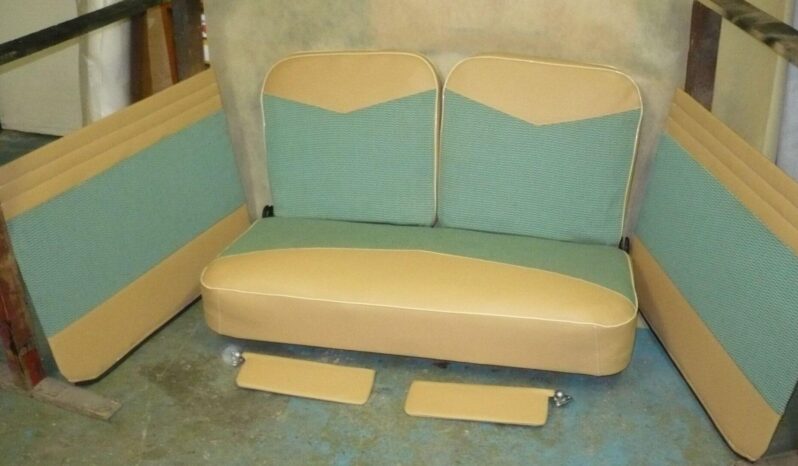 
								Čalounění a střechy Lawrenowicz plné									