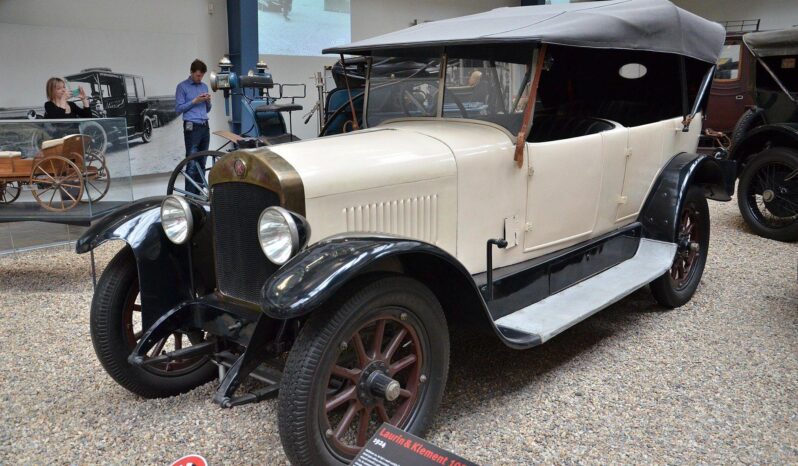 
								Národní Technické Muzeum plné									