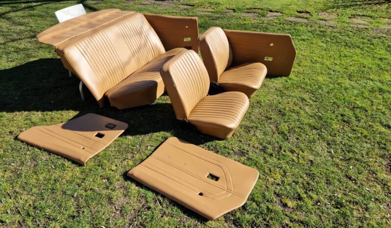 
								Čalounění a střechy Lawrenowicz plné									