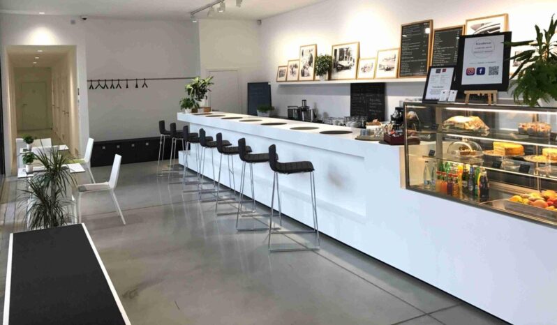 
								Rodný dům Ferdinanda Porsche plné									