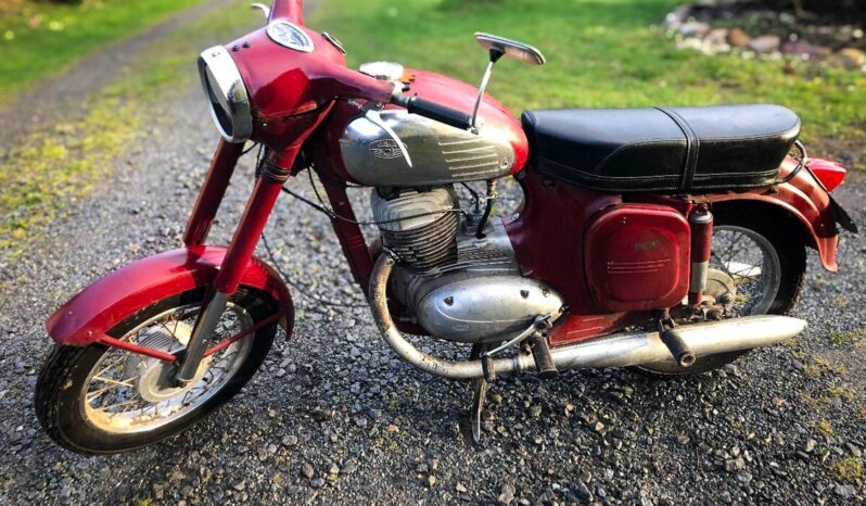 
								Jawa 250 Panelka plné									