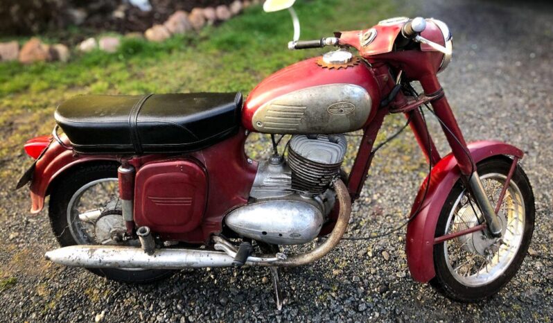 
								Jawa 250 Panelka plné									