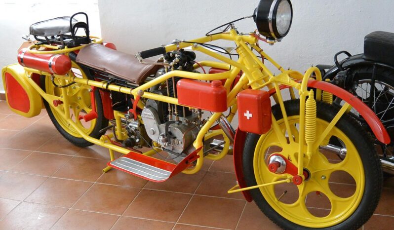 
								Muzeum historických motocyklů Bečov nad Teplou plné									