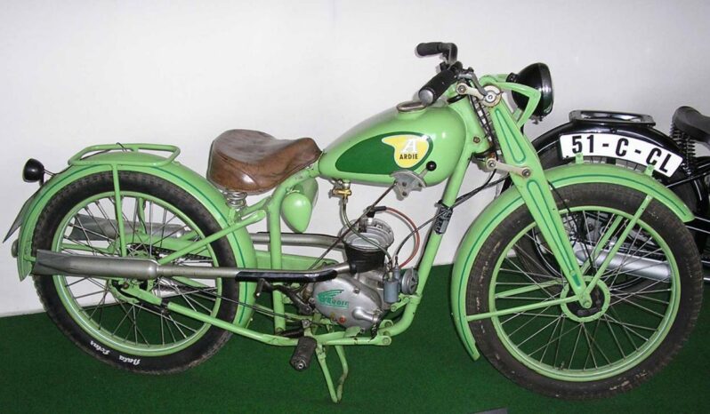 
								Muzeum historických motocyklů Bečov nad Teplou plné									