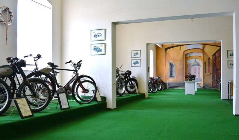 
								Muzeum historických motocyklů Bečov nad Teplou plné									