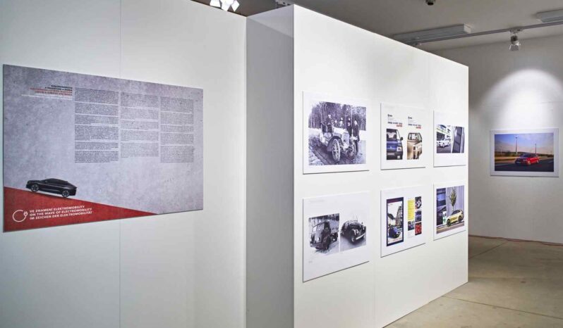 
								Rodný dům Ferdinanda Porsche plné									