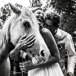 
										Dva svatební fotografové plné									