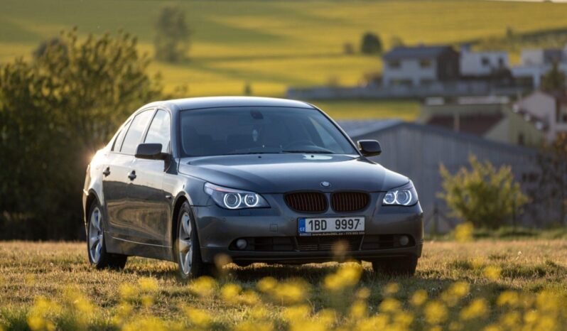 Fotograf/Kameraman Automotive Retroride: Veterány, Historická, Klasická I Sportovní Auta.