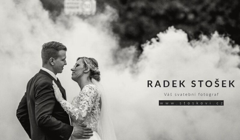 
								Dva svatební fotografové plné									