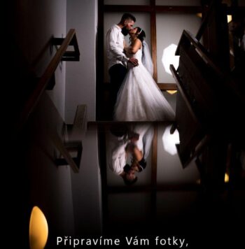 Dva svatební fotografové