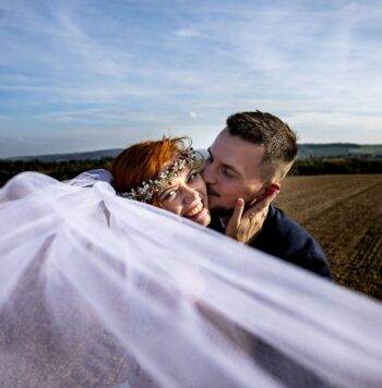 Dva svatební fotografové