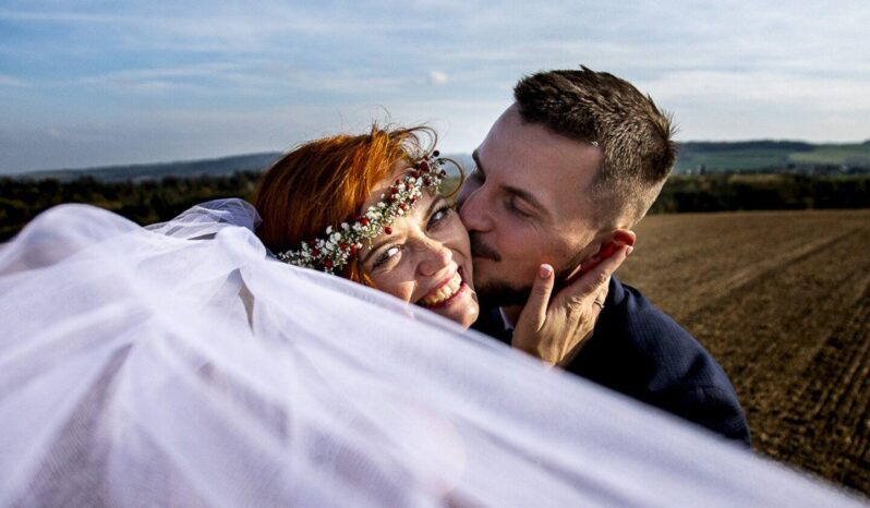 
								Dva svatební fotografové plné									