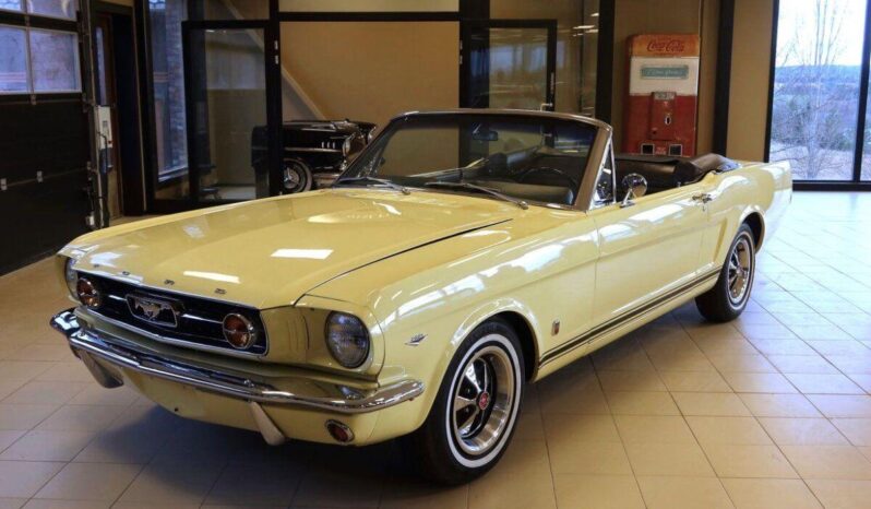 
								1966 Ford Mustang GT Convertible plné									