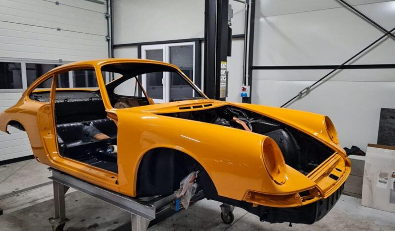 
								1968 Porsche 912 plné									