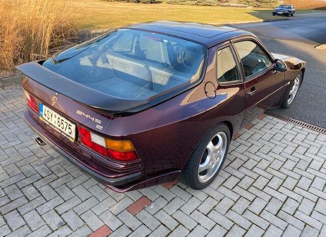 
								1990 Porsche 944 plné									