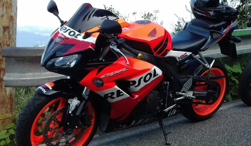 
								2007 Honda CBR 1000RR plné									