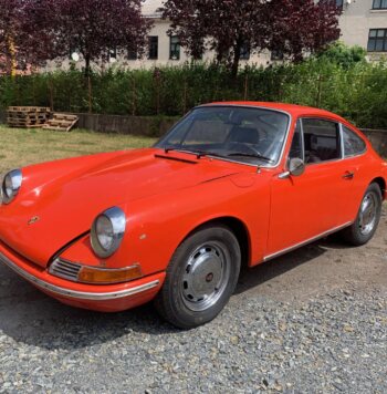 Porsche 911 model 1968 SWB