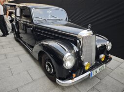 
										1953 Mercedes-Benz 220 W187 plné									