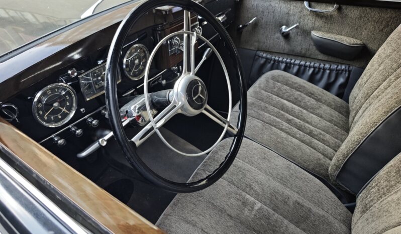 
								1953 Mercedes-Benz 220 W187 plné									