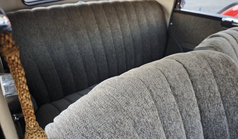 
								1953 Mercedes-Benz 220 W187 plné									