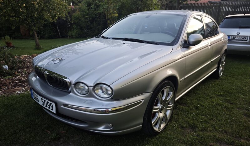 
								2001 Jaguar X-Type plné									