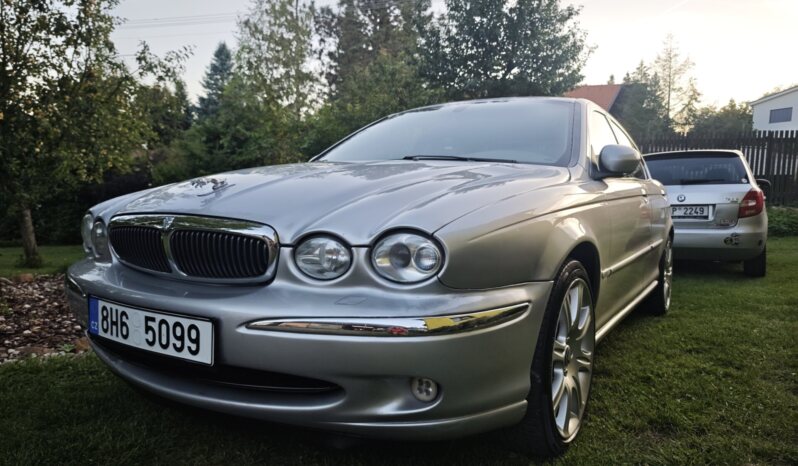 
								2001 Jaguar X-Type plné									