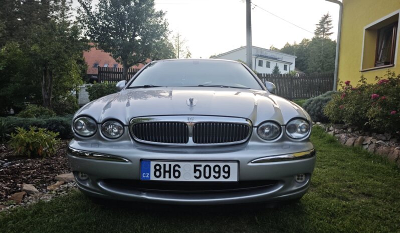 
								2001 Jaguar X-Type plné									