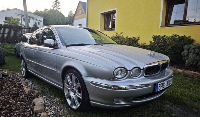 
								2001 Jaguar X-Type plné									