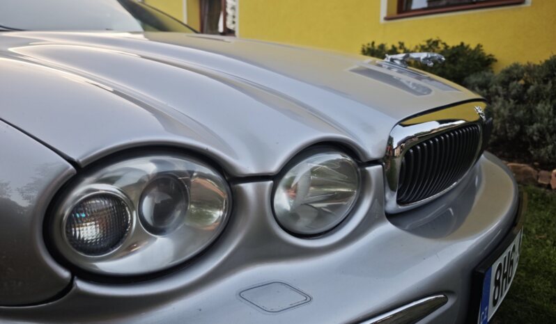 
								2001 Jaguar X-Type plné									