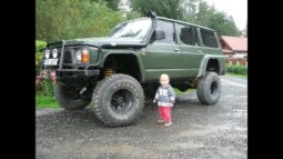 
										1992 Nisan Patrol GR Y60 plné									