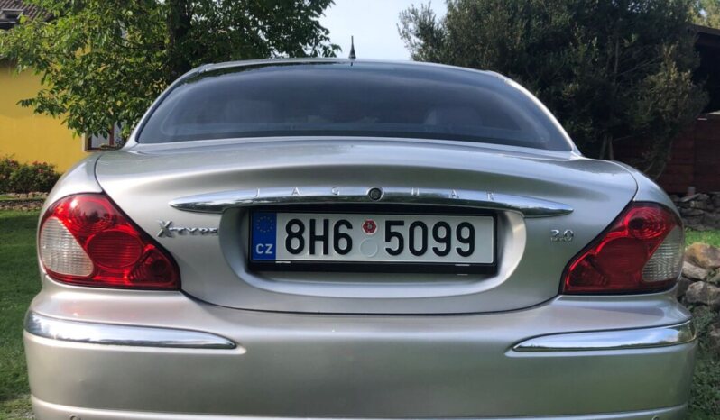 
								2001 Jaguar X-Type plné									