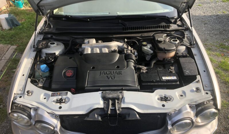 
								2001 Jaguar X-Type plné									