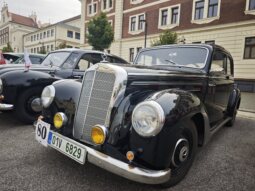 1953 Mercedes-Benz 220 W187