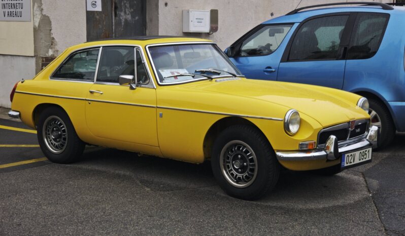 
								1974 MG B GT plné									
