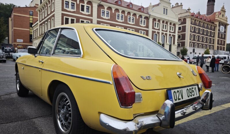 
								1974 MG B GT plné									