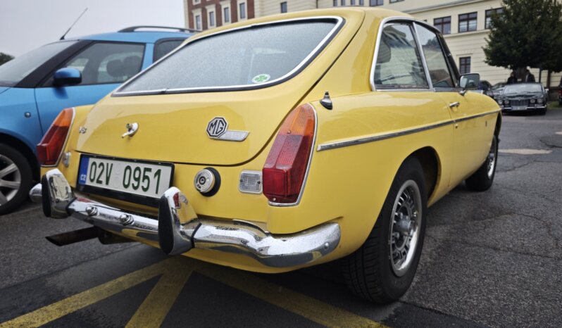 
								1974 MG B GT plné									