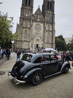 1953 Mercedes-Benz 220 W187