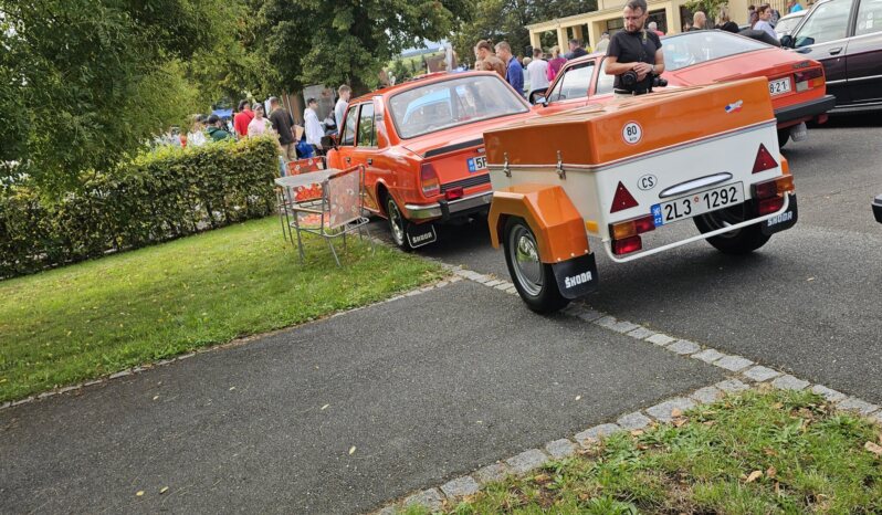 
								1983 Škoda 105 + kempík plné									