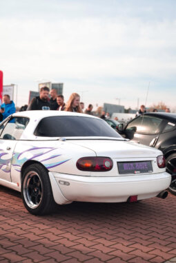 
										Mazda Miata MX-5 NA 1992 plné									