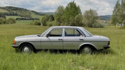 
										1984 Mercedes-Benz W123 240D plné									